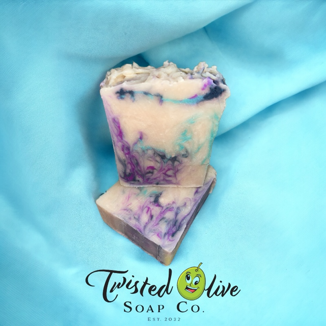 Artsy Herb-Notes of Bay Leaf, Fir, Cedarwood, Bergamot, Tobacco Leaf