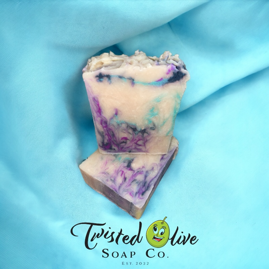 Artsy Herb-Notes of Bay Leaf, Fir, Cedarwood, Bergamot, Tobacco Leaf